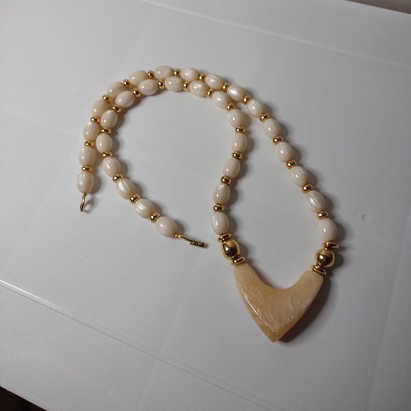 Cream Colored Plastic Bead Necklace 30 Inches Long - Picture 1 of 9